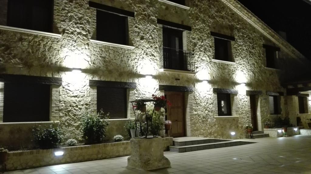 Apartamentos Los Rosales De Isabel Corral de Ayllon Luaran gambar